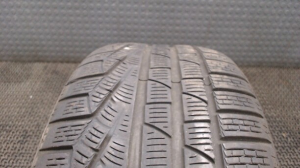 Легковые шины Pirelli Sottozero Winter 240 235/40 R18 1 шт.