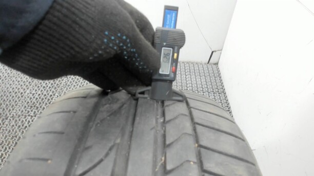 Легковые шины Bridgestone Potenza RE050A 225/35 R19 1 шт.