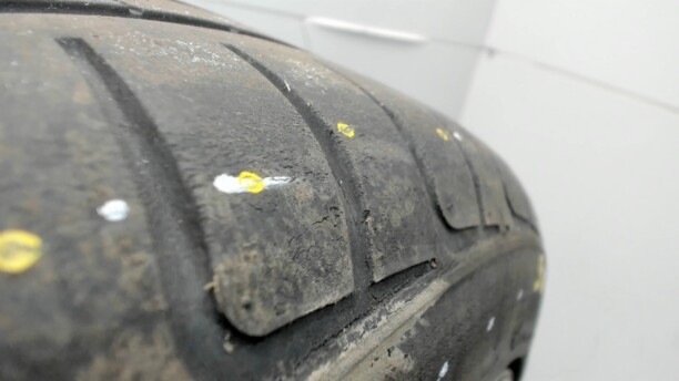Легковые шины Deestone Expedite 235/40 R18 1 шт.