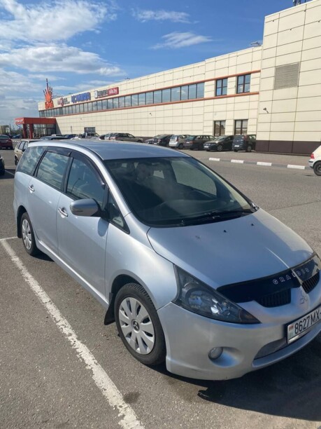 Mitsubishi Grandis, 7 мест, 2006 г.