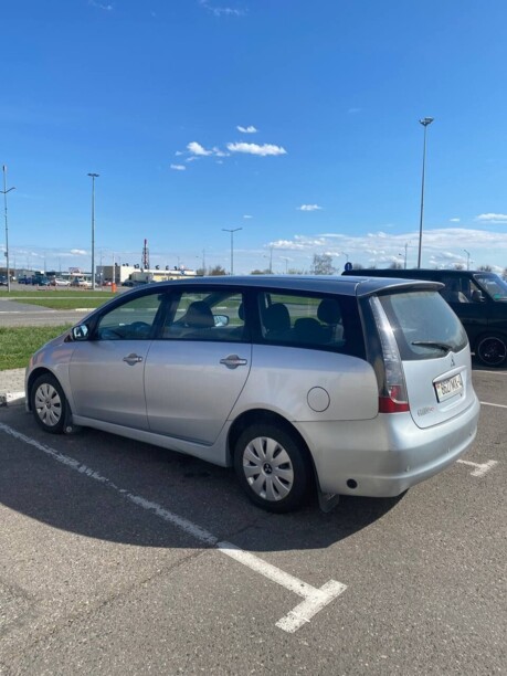 Mitsubishi Grandis, 7 мест, 2006 г.
