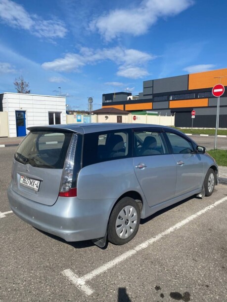 Mitsubishi Grandis, 7 мест, 2006 г.
