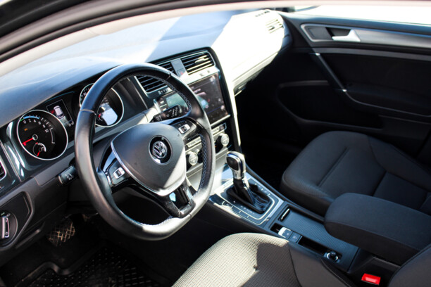 Volkswagen e-Golf VII · Рестайлинг, 2018 г.
