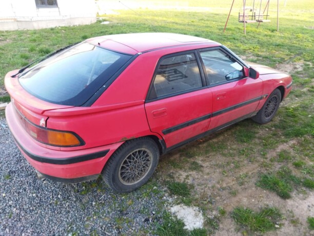 Mazda 323F, 1990 г.