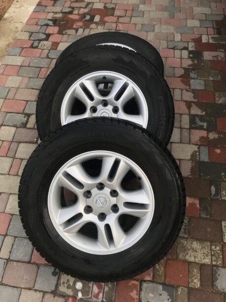 Легковые шины Nokian wr 265/65 R17 4 шт.