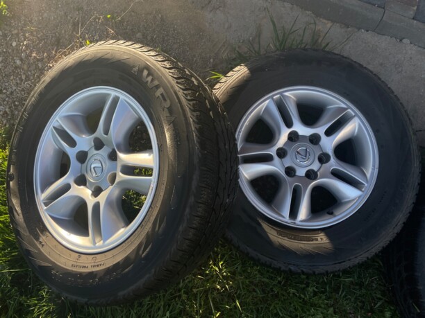 Легковые шины Nokian wr 265/65 R17 4 шт.