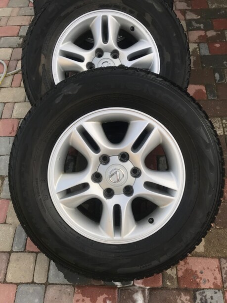 Легковые шины Nokian wr 265/65 R17 4 шт.