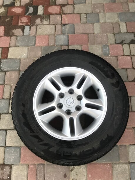 Легковые шины Nokian wr 265/65 R17 4 шт.