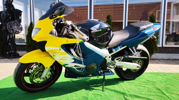 Honda CBR, 2000 г.