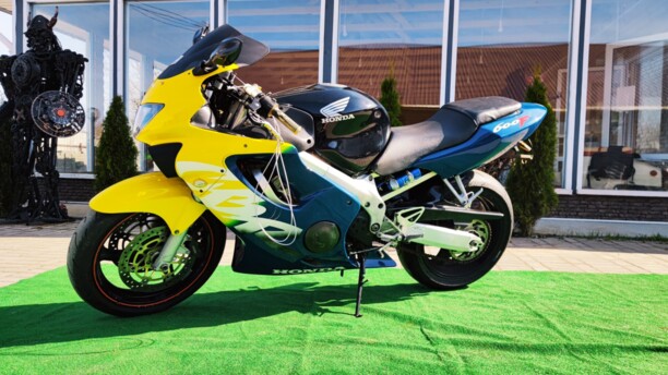 Honda CBR, 2000 г.