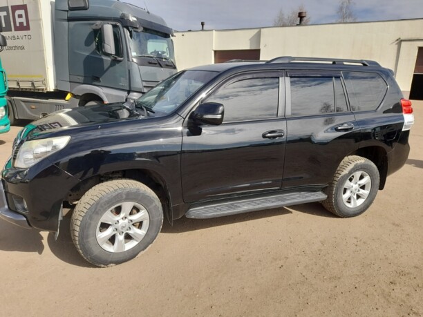 Toyota Land Cruiser Prado J150, 7 мест, 2011 г.