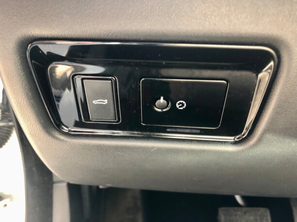Jaguar XE, 2016 г.