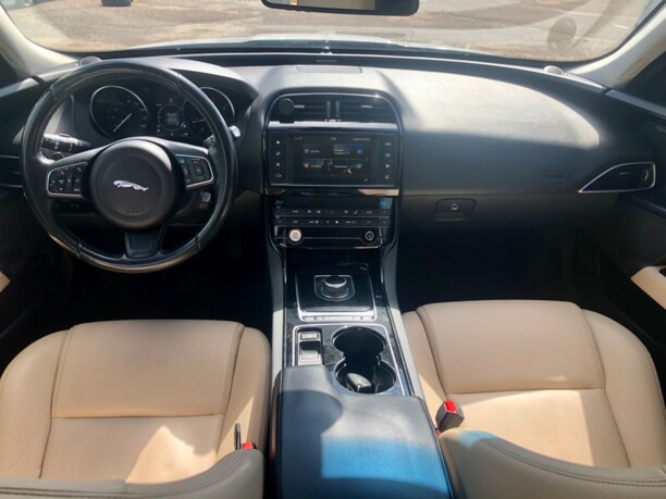 Jaguar XE, 2016 г.
