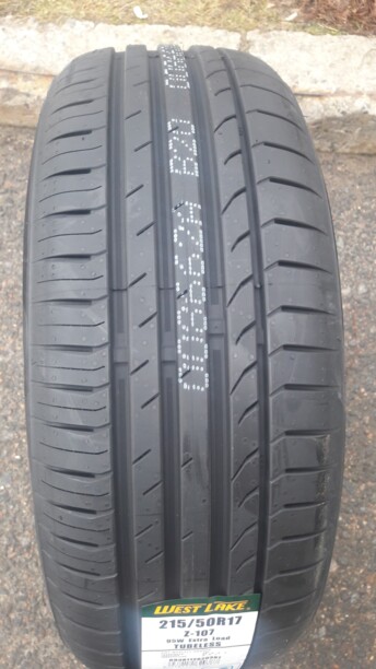 Легковые шины Goodride Z-107 Zuper Eco 235/40 R18 4 шт.