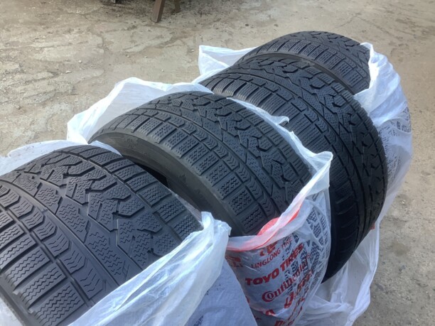 Легковые шины Kumho I’ZEN RV 315/35 R20 4 шт.
