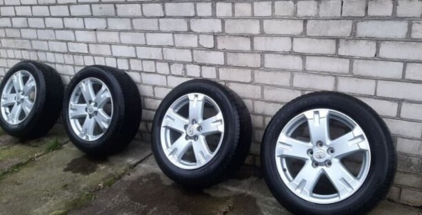 Легковые шины Dunlop 235/55 R18 4 шт.