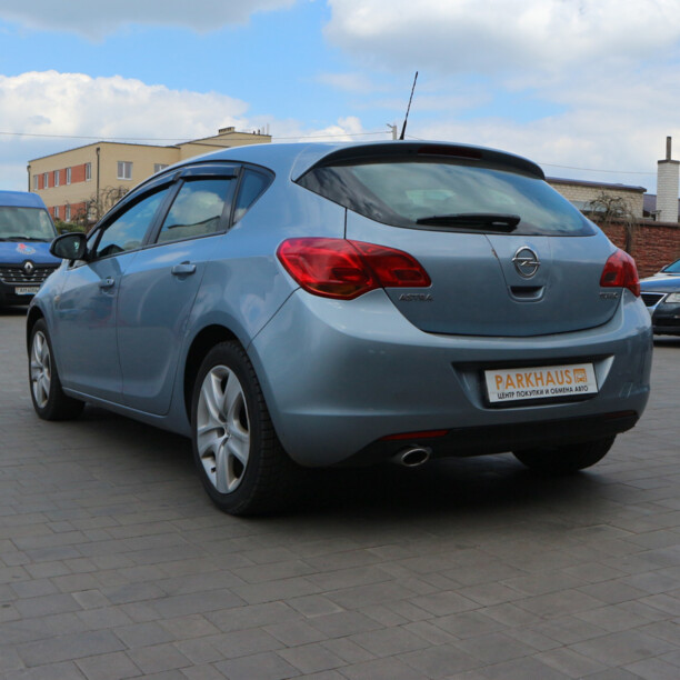 Opel Astra J, 2011 г.