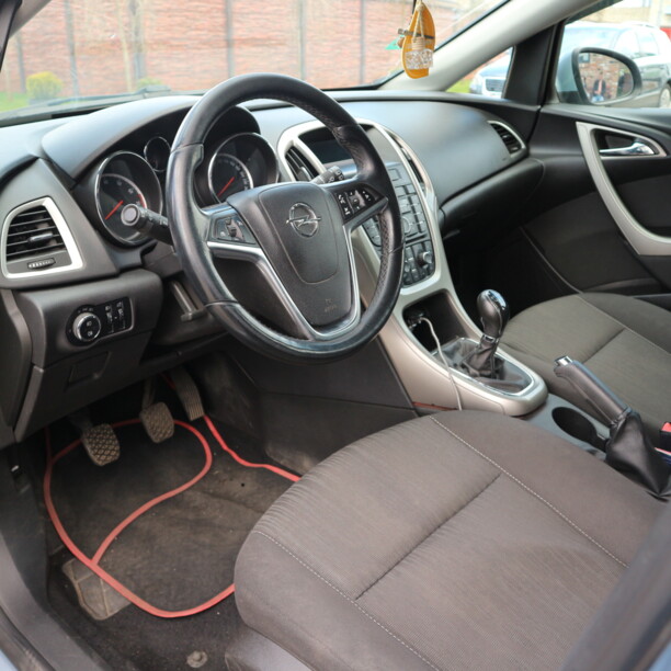 Opel Astra J, 2011 г.
