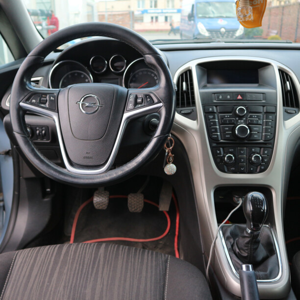 Opel Astra J, 2011 г.