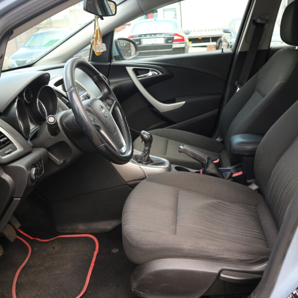 Opel Astra J, 2011 г.