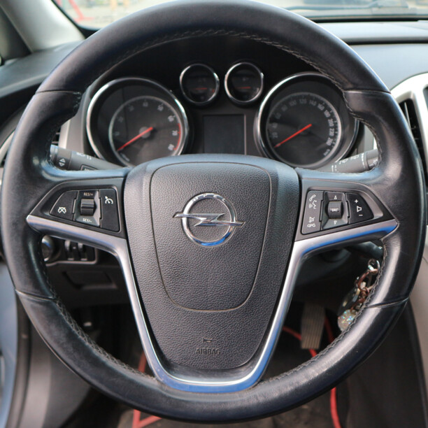 Opel Astra J, 2011 г.