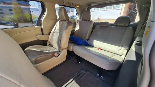 Toyota Sienna III (XL30), 7 мест, 2011 г.