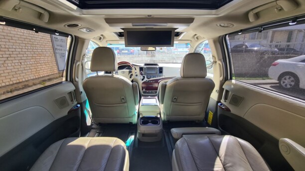 Toyota Sienna III (XL30), 7 мест, 2011 г.