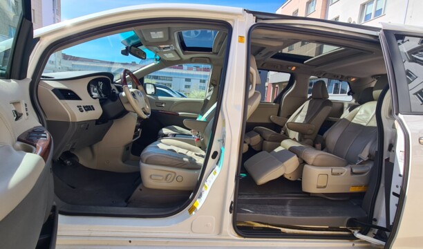 Toyota Sienna III (XL30), 7 мест, 2011 г.