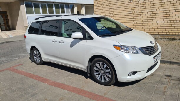 Toyota Sienna III (XL30), 7 мест, 2011 г.