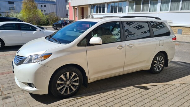 Toyota Sienna III (XL30), 7 мест, 2011 г.