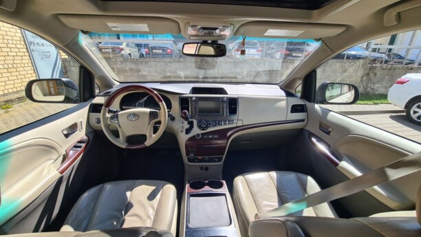 Toyota Sienna III (XL30), 7 мест, 2011 г.