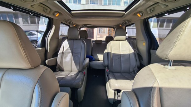 Toyota Sienna III (XL30), 7 мест, 2011 г.