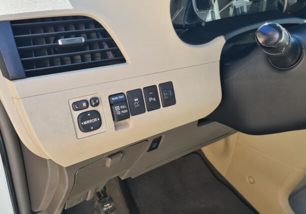 Toyota Sienna III (XL30), 7 мест, 2011 г.