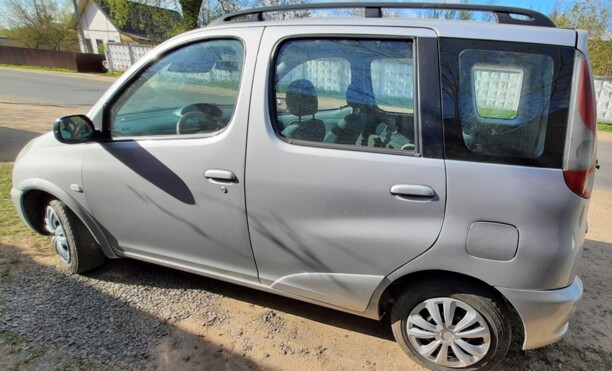 Toyota Yaris Verso, 2001 г.