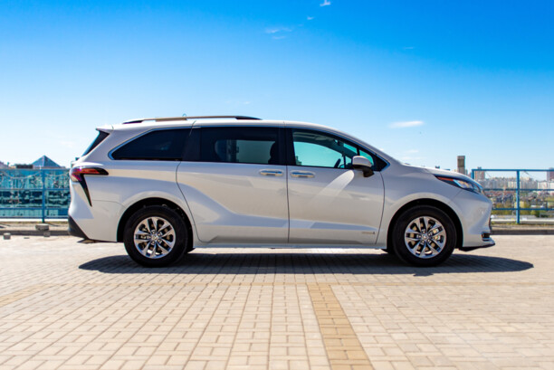 Toyota Sienna III (XL30), 7 мест, 2020 г.