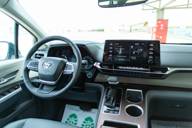 Toyota Sienna III (XL30), 7 мест, 2020 г.