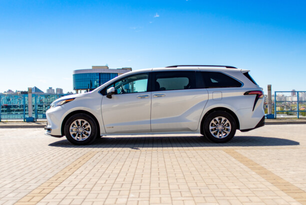 Toyota Sienna III (XL30), 7 мест, 2020 г.