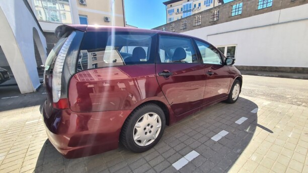 Mitsubishi Grandis, 7 мест, 2004 г.