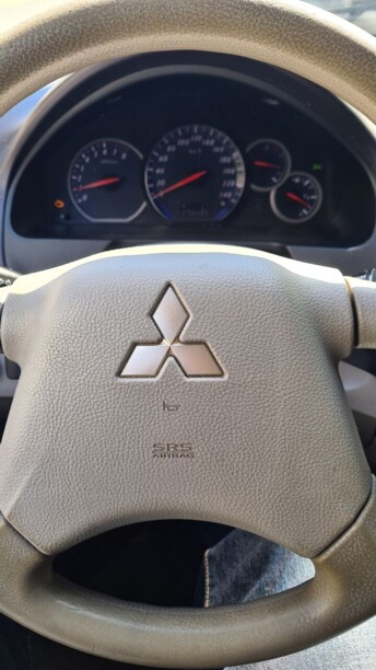 Mitsubishi Grandis, 7 мест, 2004 г.