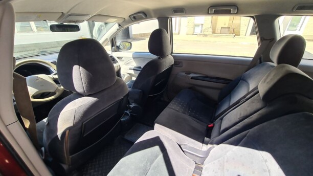 Mitsubishi Grandis, 7 мест, 2004 г.