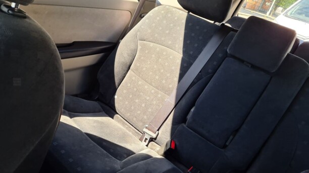 Mitsubishi Grandis, 7 мест, 2004 г.