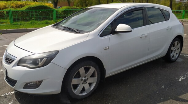 Opel Astra J, 2010 г.