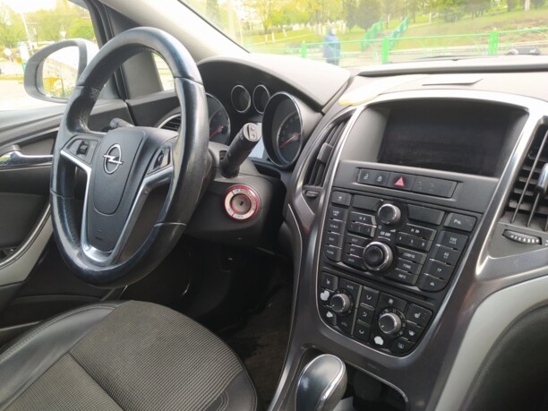 Opel Astra J, 2010 г.
