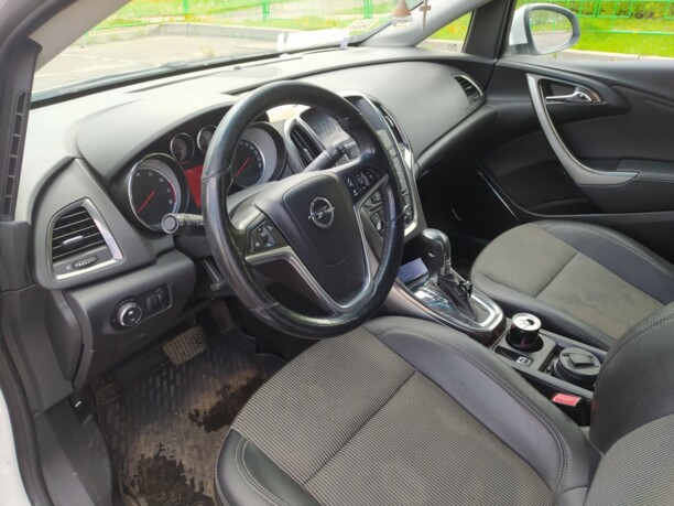 Opel Astra J, 2010 г.