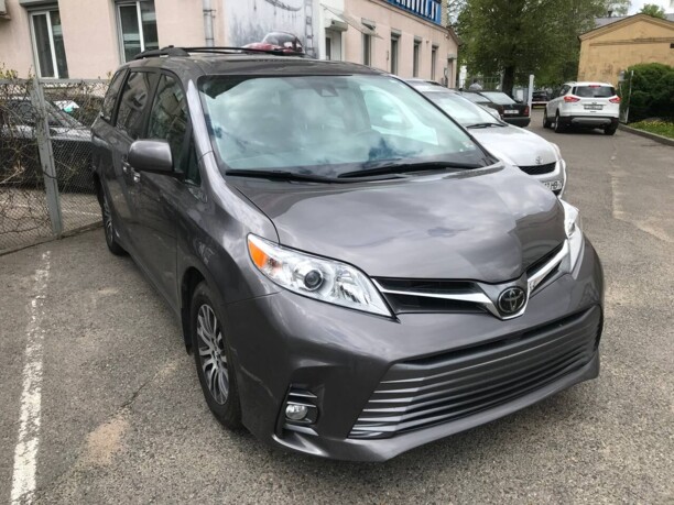 Toyota Sienna III (XL30), 7 мест, 2018 г.