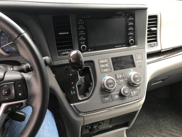 Toyota Sienna III (XL30), 7 мест, 2018 г.