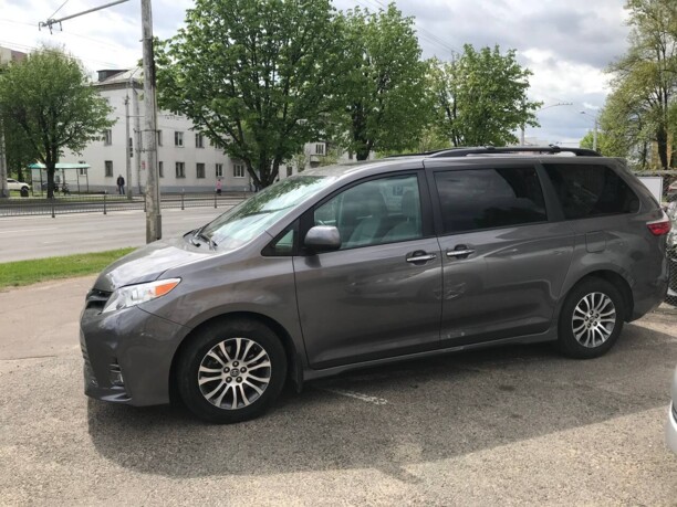 Toyota Sienna III (XL30), 7 мест, 2018 г.