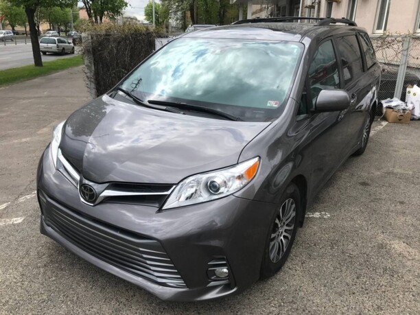 Toyota Sienna III (XL30), 7 мест, 2018 г.