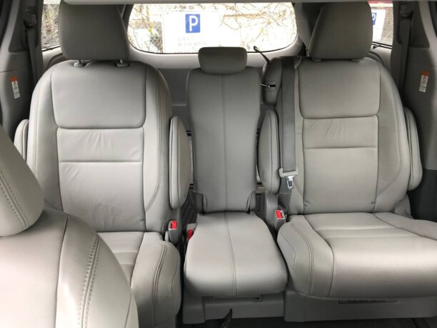 Toyota Sienna III (XL30), 7 мест, 2018 г.