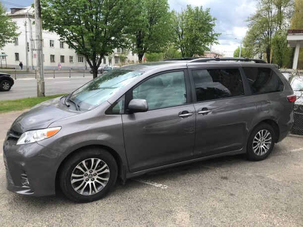 Toyota Sienna III (XL30), 7 мест, 2018 г.